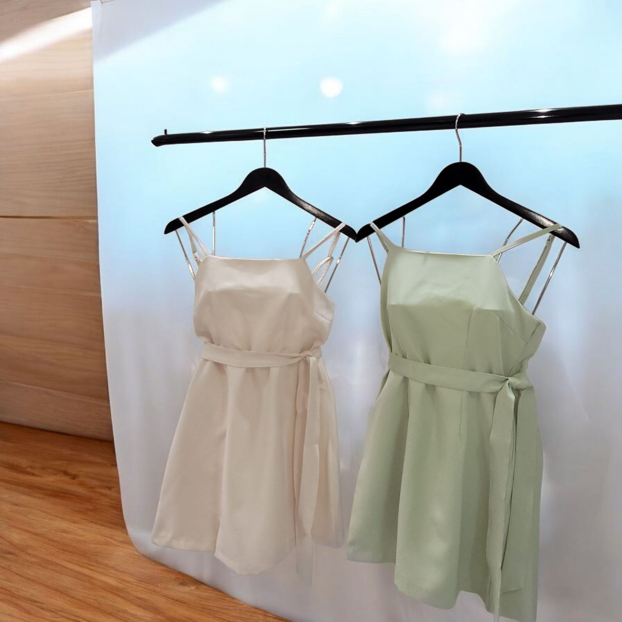 Vestido de Alça Curto - Estilo e Feminilidade em um Só Look - Imagem 3