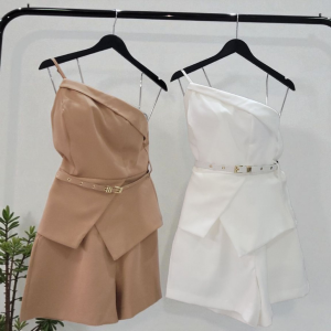 Conjunto de Blusa Assimétrica e Shorts com Cinto - Look Moderno e Sofisticado